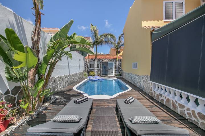 Apartamento entero, Apartamento de vacaciones 'Paraíso Radazul' con piscina compartida, terraza compartida y Wi-Fi in Radazul Bajo, El Rosario