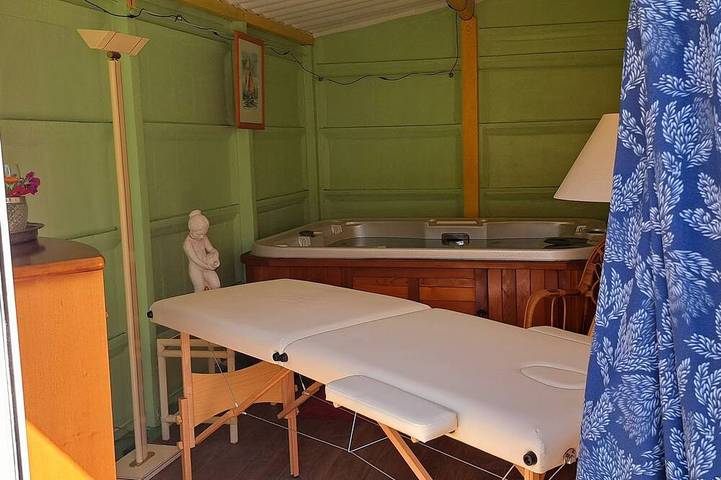 Gîte pour 18 personnes, avec jacuzzi et jardin