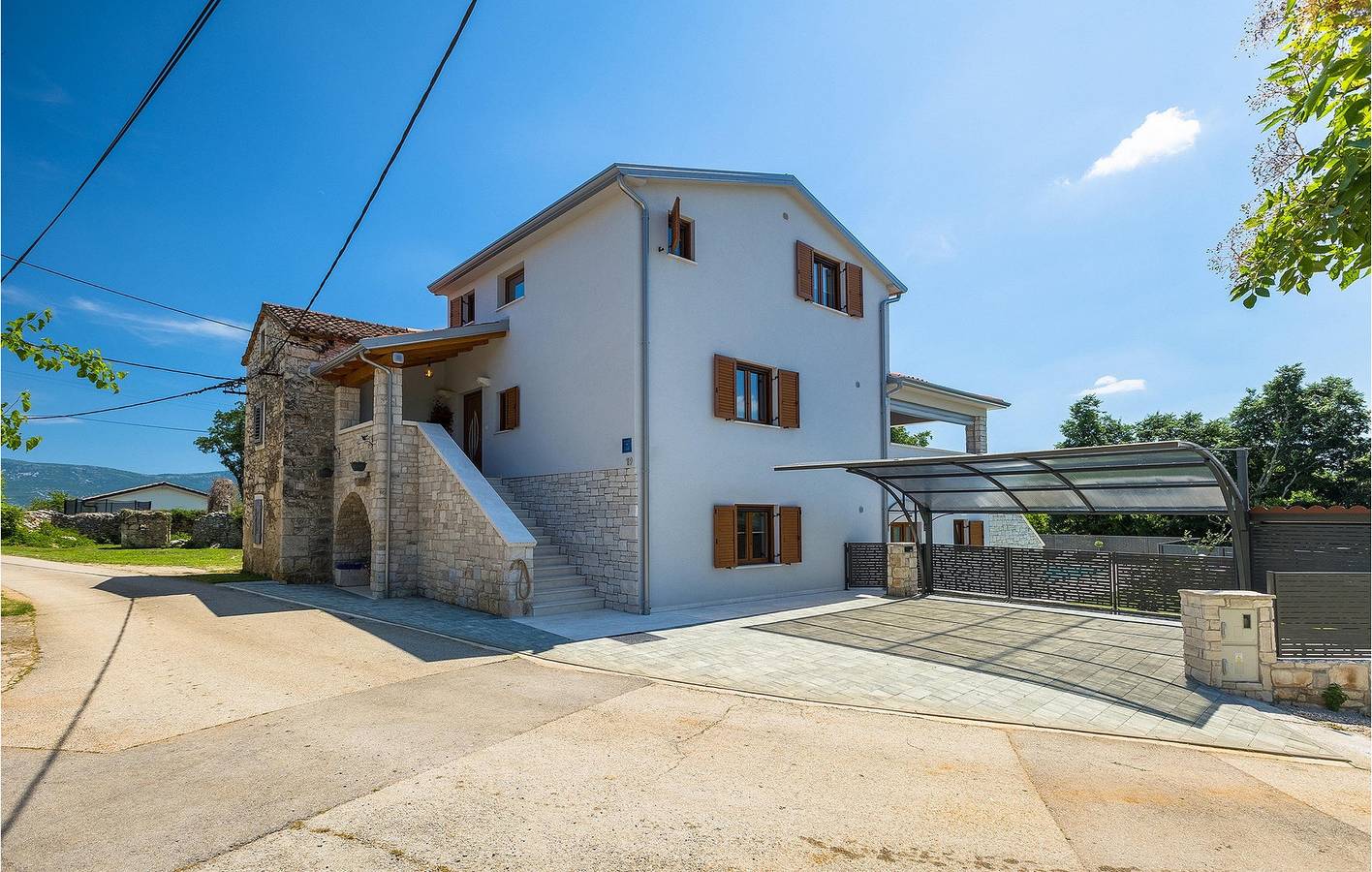 Geräumige 2-Zimmer-Wohnung mit Pool, WLAN und Parkplatz in der Nähe des Flusses Raša in Kršan, Ostküste Istrien
