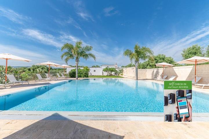 Villa per 21 persone, con piscina e giardino a Rosa Marina