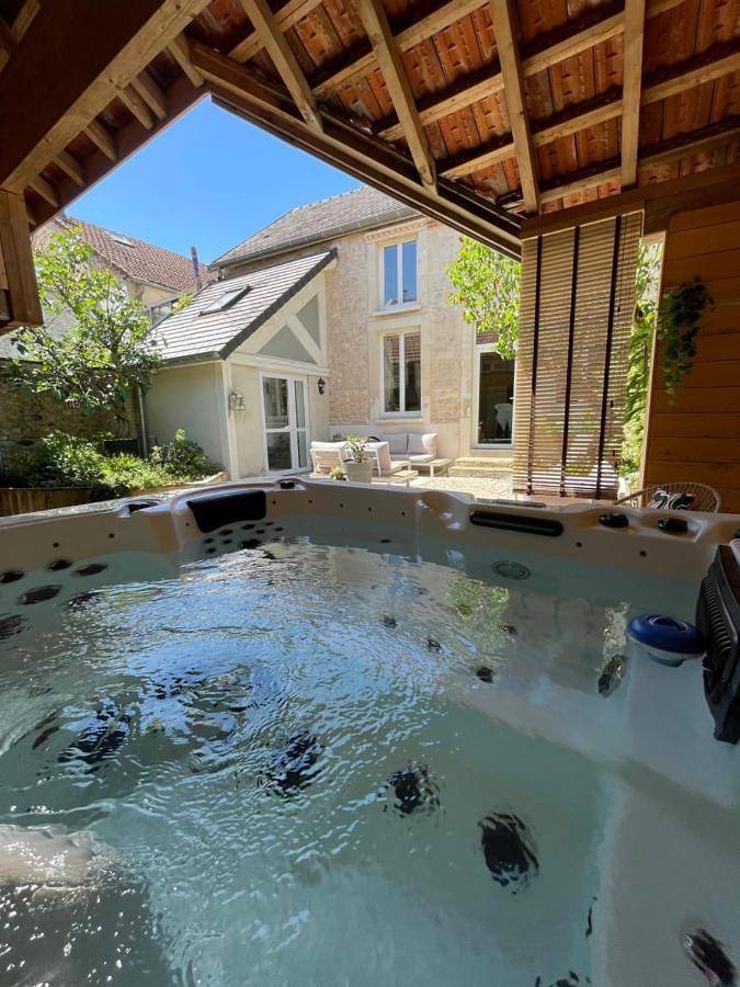 Gîte pour 4 personnes, avec Jacuzzi et Terrasse à Trigny