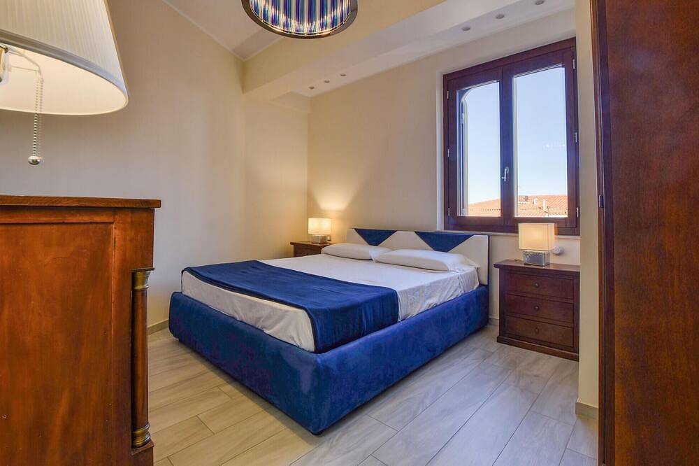 Entire apartment, Gorgeous apartment in Gioiosa Marea with house a mountain view in Gioiosa Marea, Messina Province