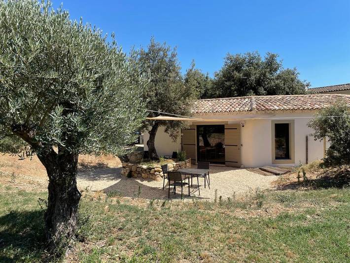 Gîte pour 2 personnes, avec jardin ainsi que piscine et vue à Lourmarin - 3