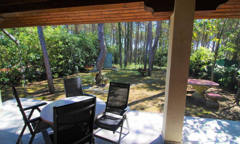 Amplia villa con jardín junto al mar in Ribera de Lignano, Lignano Sabbiadoro