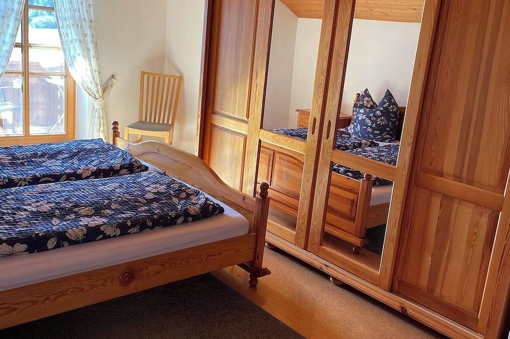 Ganze Wohnung, Ferienwohnung 75 qm bis 5 Personen, Balkon, 2 Schlafzimmer, Wohnküche in Laufen, Rupertiwinkel