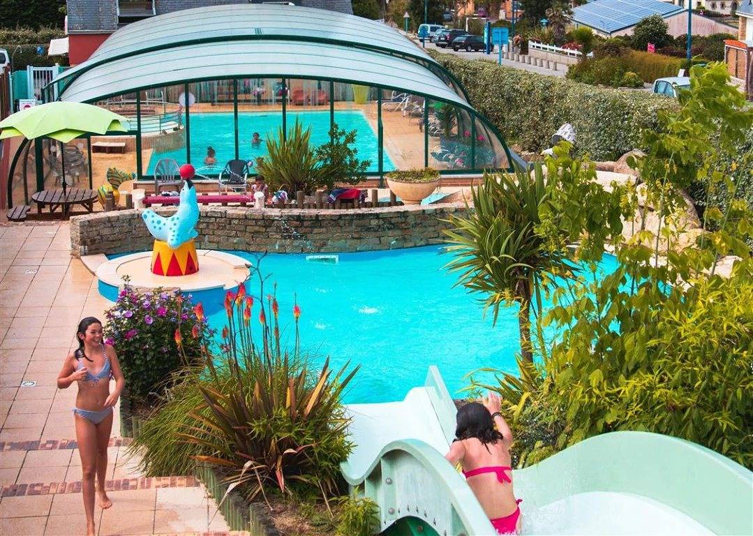 Zecamping 4* 200m plage piscine couverte animations tente Tv 23m2 in Plomodiern, Iroise