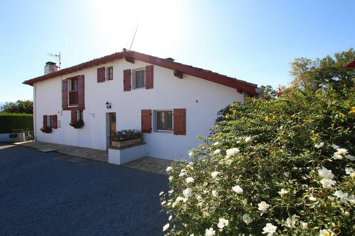 Gîte pour 4 personnes, avec Terrasse et Jardin