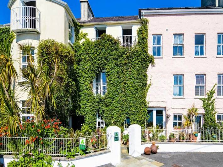 Holiday rental for 16 people, with balcony, child-friendly in Clifden