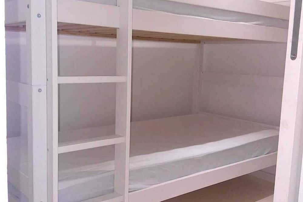 Hel leilighet, Cannes - Sea front apartment, beach front, pool, garden, internet, aircon in Cannes La Bocca, Cannes