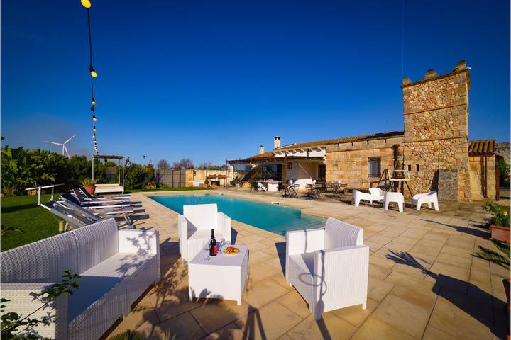 Villa für 14 Personen, mit Pool und Terrasse - 1