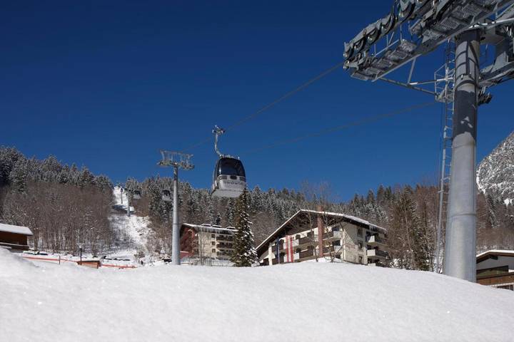 Hôtel pour 4 personnes, avec piscine et sauna ainsi que jacuzzi et jardin, animaux acceptés