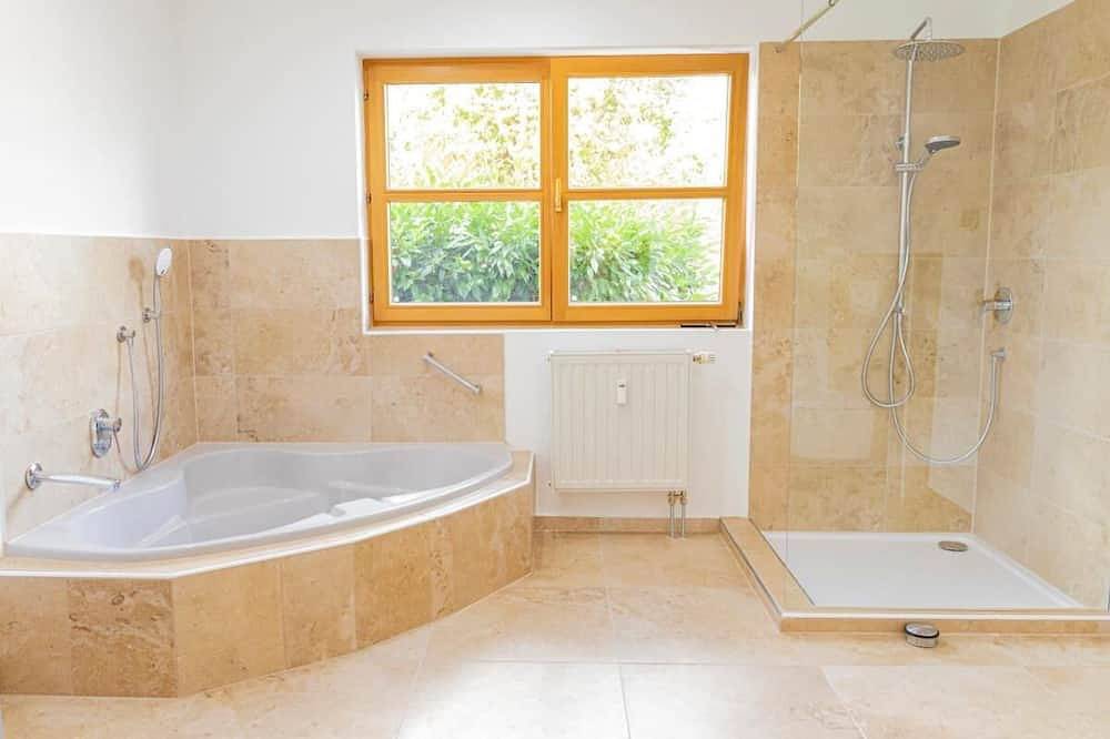 Ferienhaus mit Wintergarten, Garten, eingezäuntem Grundstück, Kamin in Franken und nur 9km ertfernt von Rothenburg ob der Tauber entfernt in Diebach, Romantische Straße