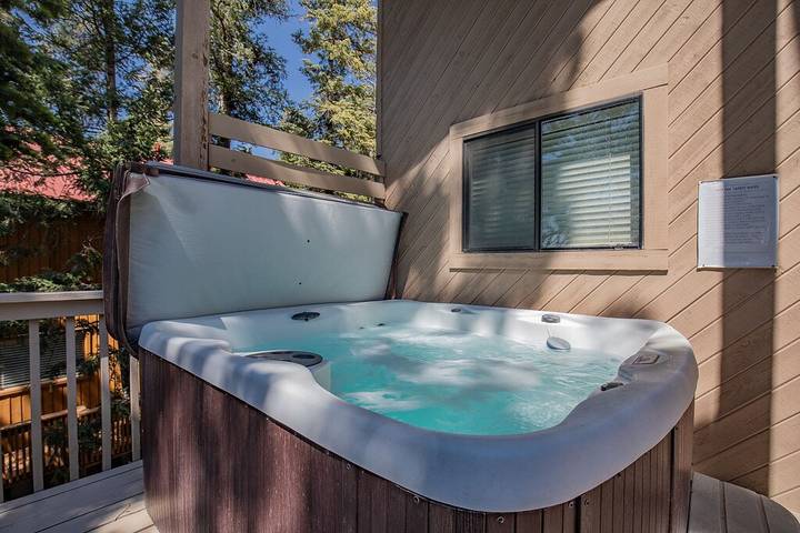 Vacation rental for 16 people, with balcony and hot tub, with pets in Cloudcroft