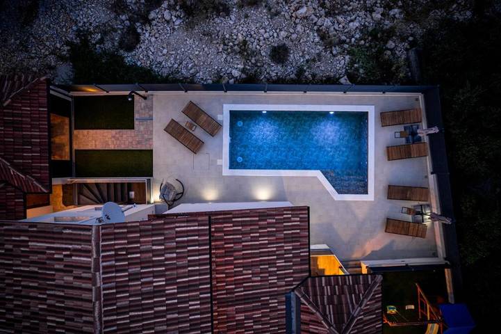 Villa pour 8 personnes, avec jardin et piscine ainsi que terrasse et vue, animaux acceptés à Šibenik - 3