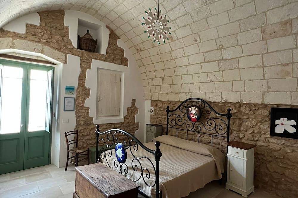 House from 1657, historic home in the village of Monacizzo in Torricella, Golfe de Tarente