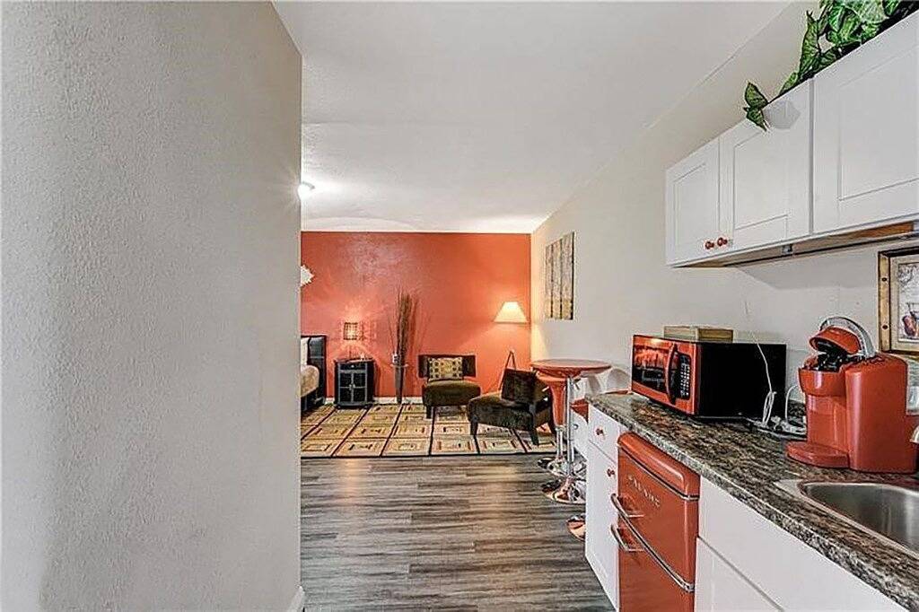 Ganze Wohnung, Spacious 1 Bedroom Studio with Private Bath & Kitchenette in Las Vegas, Nevada
