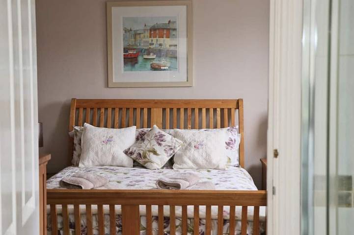 Entire apartment, Town centre apartment with parking- Dog friendly! in Padstow, Cornwall