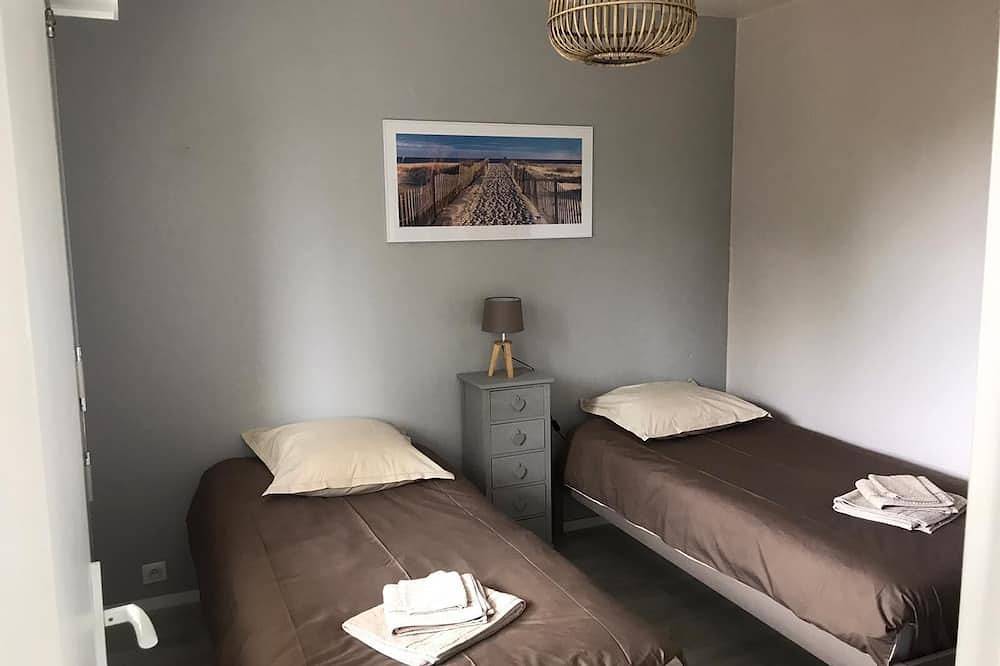 Appartement entier, A 150 m de la mer, F2 classé *** grand balcon, parking, ascenseur, Wi-Fi inclus in Saint-Sauveur-de-la-Mer, Région de Lisieux