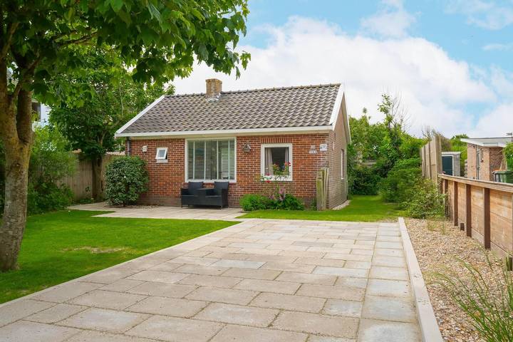 Ferienhaus für 3 Personen, mit Balkon/Terrasse und Terrasse sowie Garten in Callantsoog