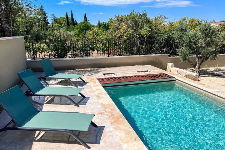 Location de vacances pour 8 personnes, avec terrasse et jardin à Fontvieille - 3