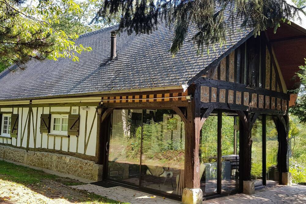 Encantadora casa de Normandía del siglo Xviii junto al río a 150 km de París in Broglie, Región de Bernay