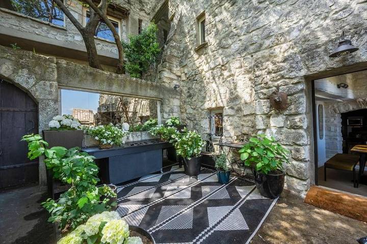 Gîte pour 4 personnes, avec vue et jardin, animaux acceptés à Les Baux-de-Provence - 2