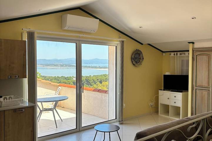 Gîte pour 2 personnes, avec terrasse dans Plage de l'Almanarre - 4