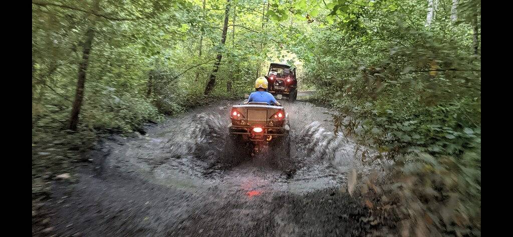 Camping for 10 people in West Virginia