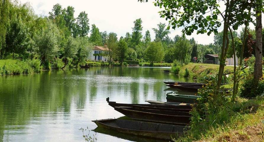 Location de vacances pour 6 personnes, avec jardin dans Office de Tourisme de Coulon - Maison du Marais Poitevin - 4