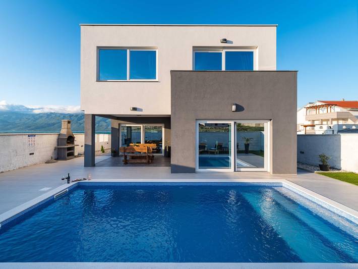 Villa für 6 Personen, mit Garten und Balkon sowie Pool, kinderfreundlich in Razanac