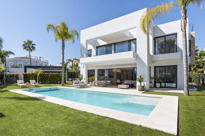 Villa pour 10 personnes, avec jardin et jacuzzi à Estepona