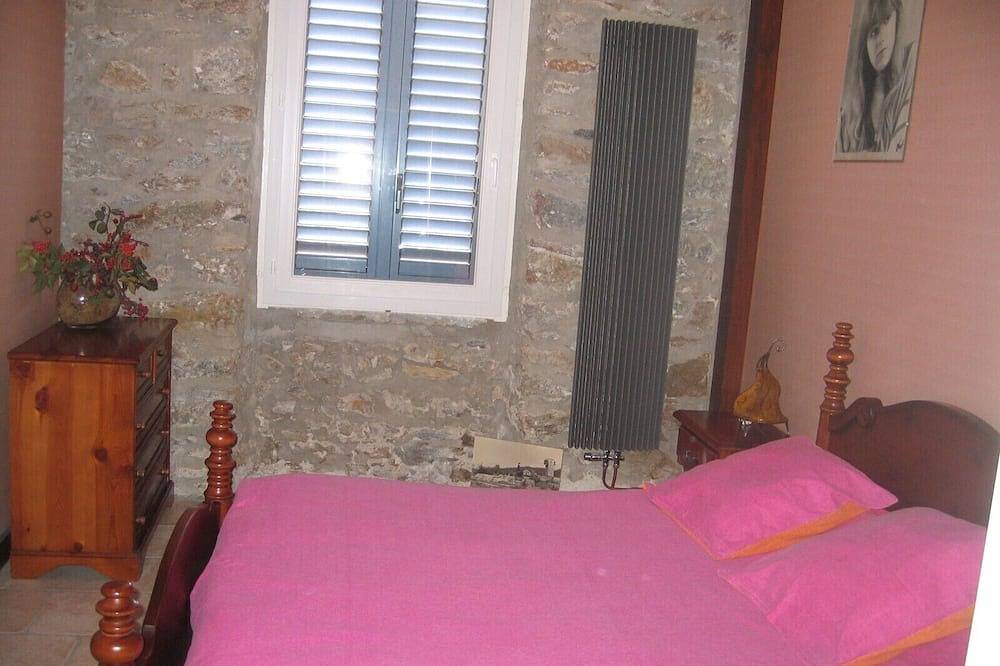 Maison dans petit village cevenol avec piscine et jardin privatifs. in Chamborigaud, Parc national des Cévennes