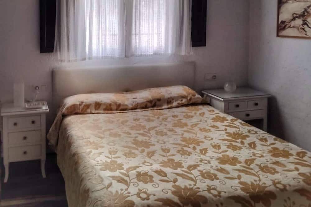 Casa Rural Con Jacuzzi - La Viriñuela in Galaroza, Sierra de Aracena y Picos de Aroche