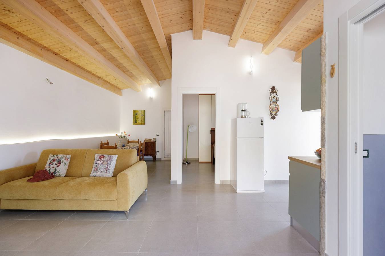 Entire apartment, Holiday Home 'Villa Degli Svevi' with Sea View, Wi-Fi and Air Conditioning in Terrasini, Palermo Province