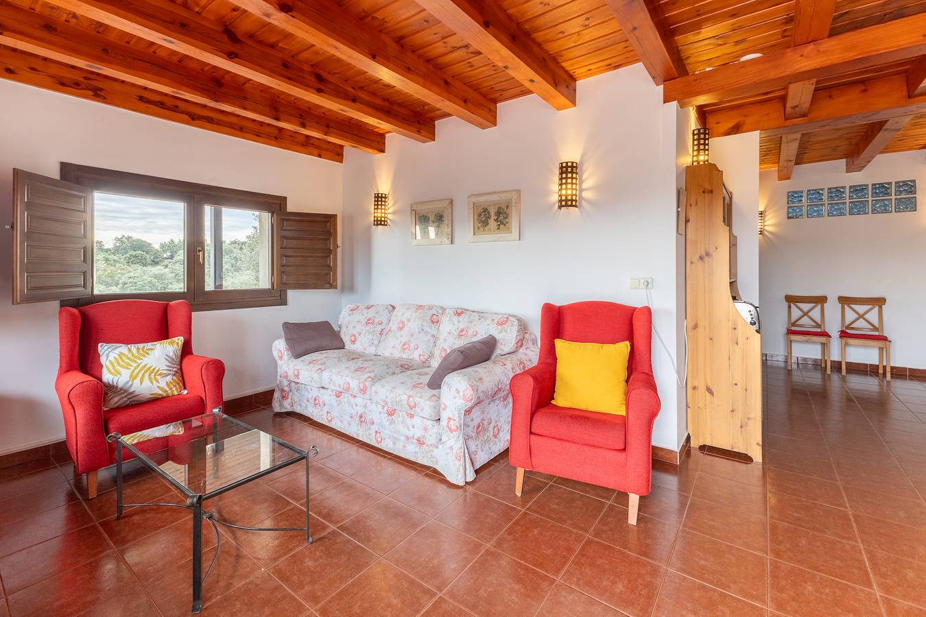Apartamento entero, Apartamento 'Casa Baja' con piscina compartida, terraza privada y Wi-Fi in Fresnedillas de la Oliva, Provincia de Madrid