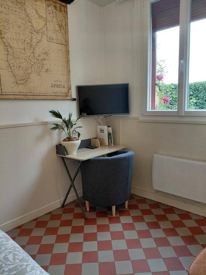 Appartement entier, One-Bedroom Apartment in Méry-sur-Oise, Val-d'Oise