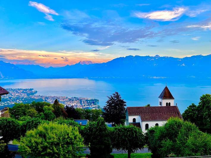 Gîte pour 4 personnes, avec terrasse ainsi que vue et vue sur le lac dans Chardonne