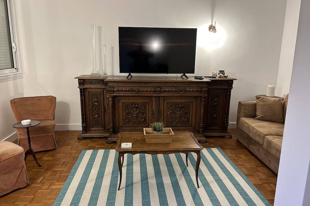 Apartamento entero, Modern chic Parisian apartment.  close to major attractions! Salut! in Clamart, Altos del Sena