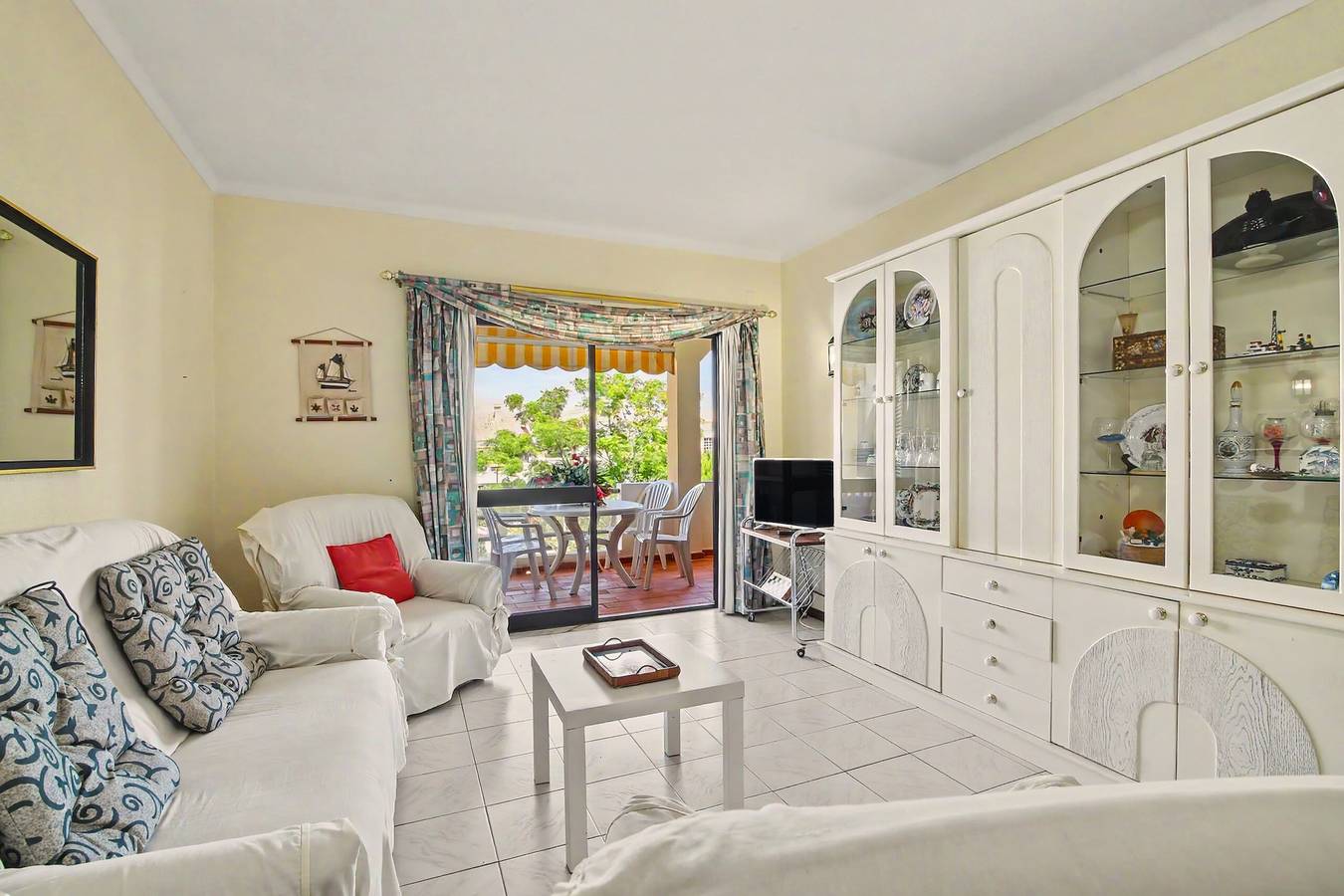 Apartamento inteiro, Apartamento 'Férias Vilamoura' com Varanda, Wi-Fi e Ar Condicionado in Quarteira, Distrito de Faro