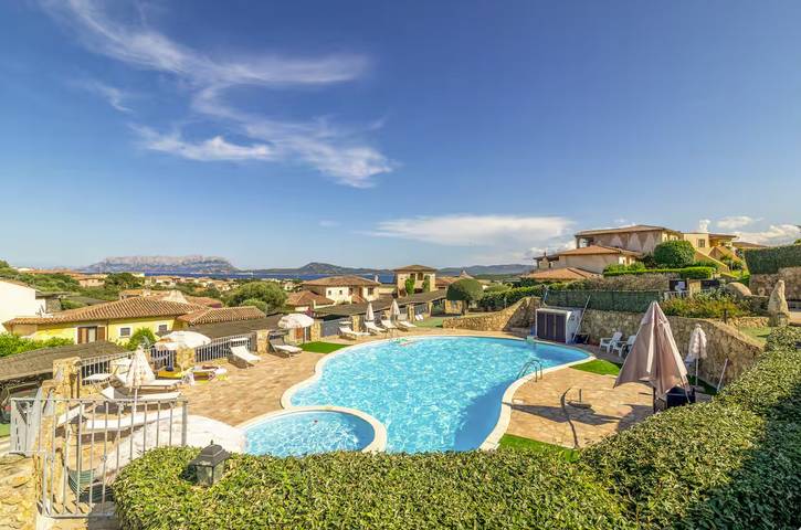 Gîte pour 4 personnes, avec piscine et terrasse à Pittulongu - 2