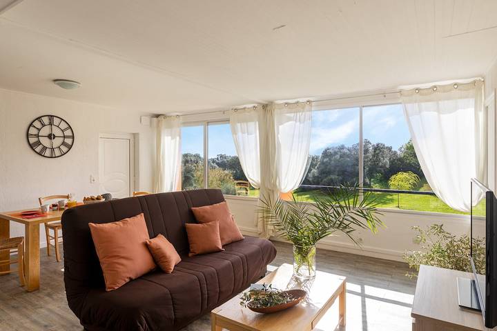 Gîte pour 6 personnes, avec terrasse ainsi que jardin et piscine à Cargèse - 2