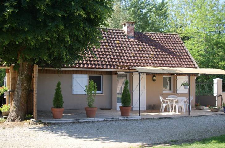 Gîte pour 3 personnes, avec piscine et terrasse, animaux acceptés à Vayrac
