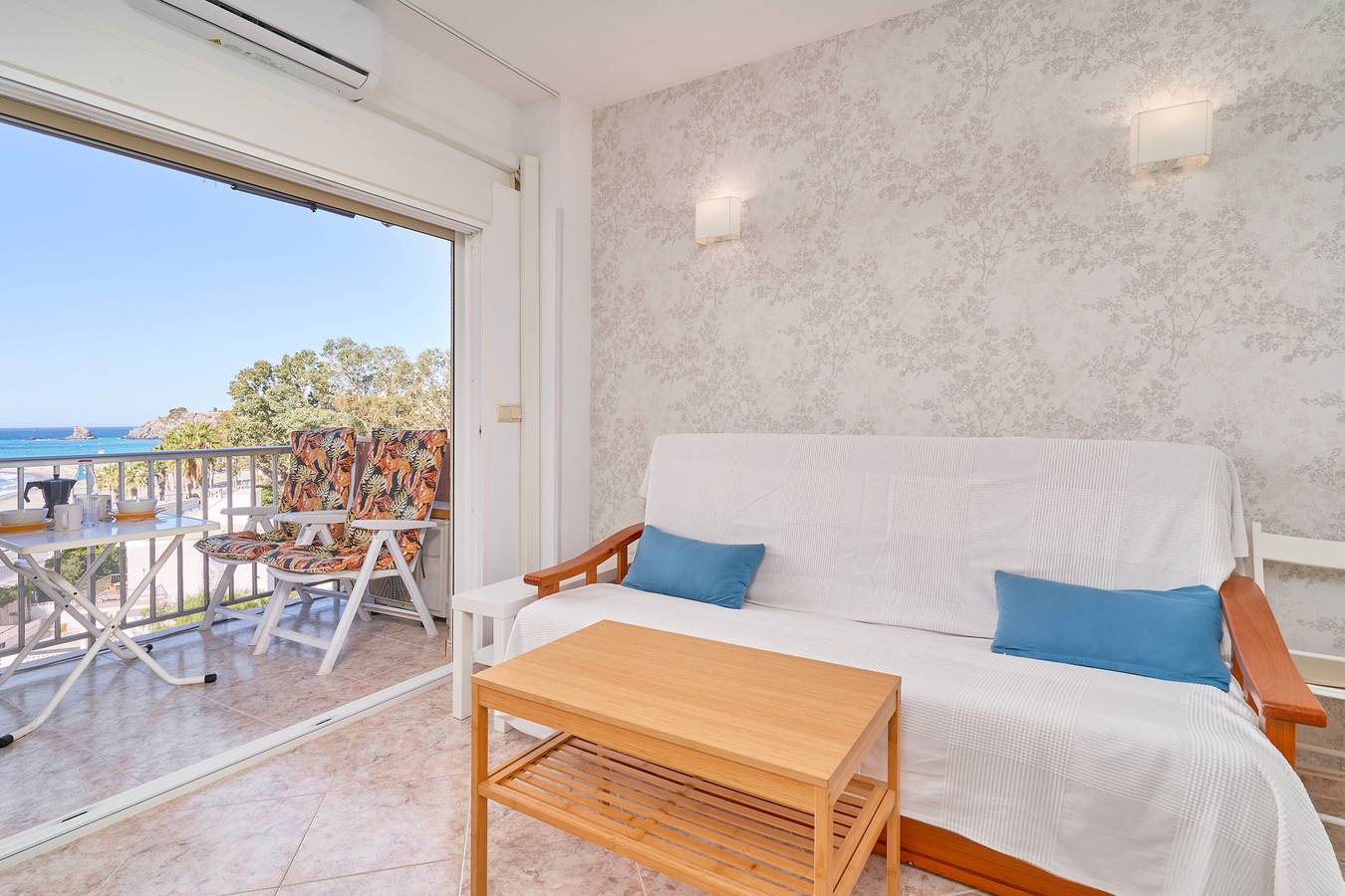 Apartamento entero, Apartamento 'Góndolas Costa Tropical' con vistas al mar, Wi-Fi y aire acondicionado in Playa Puerta del Mar, Almuñecar