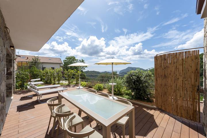 Appartamento per 6 persone, con terrazza e vista oceano, adatto a famiglie con bambini in Casarza Ligure