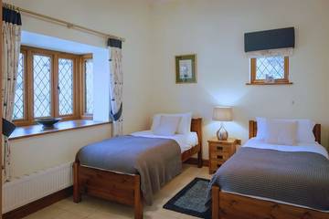 Holiday Home for 12 People in Eastbourne, East Sussex, Photo 1