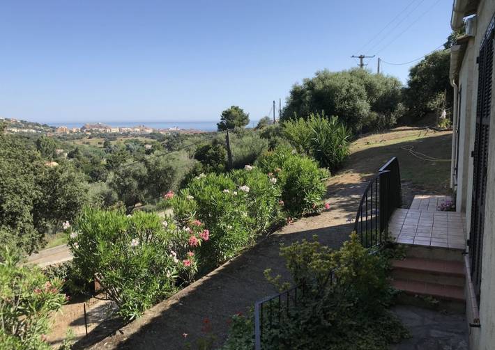 Gîte pour 4 personnes, avec terrasse et jardin à Santa-Reparata-di-Balagna - 2