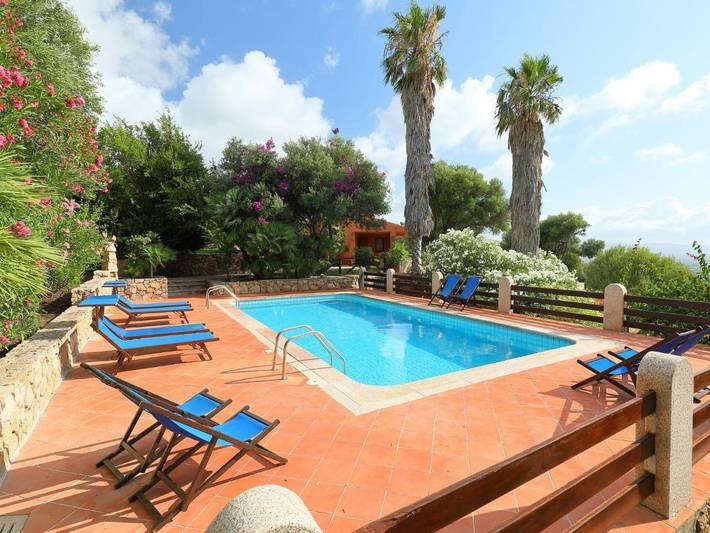 Villa per 12 persone, con Terrazza e Giardino nonché Piscina a Badesi
