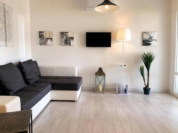 Villa for 6 people, with balcony and garden as well as pool - 1