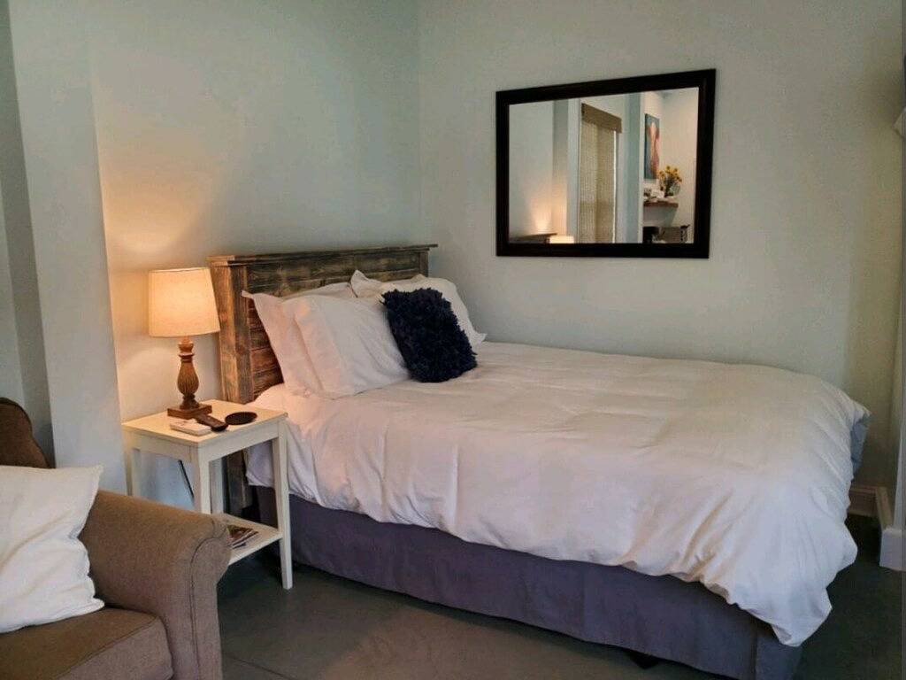 Ganze Wohnung, Studio - direct 2 min beach walk with public access end of street. in Yaupon Beach, Oak Island (NC)