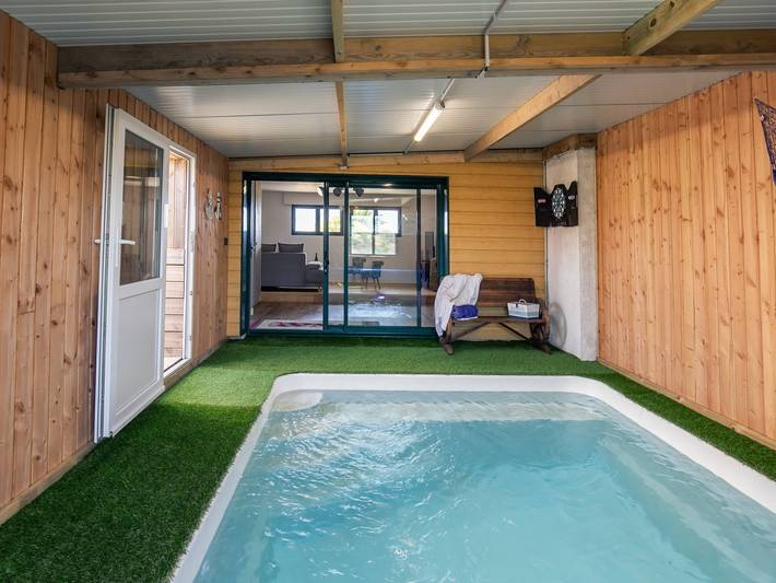 Location de vacances pour 6 personnes, avec terrasse et jardin à Guimaëc